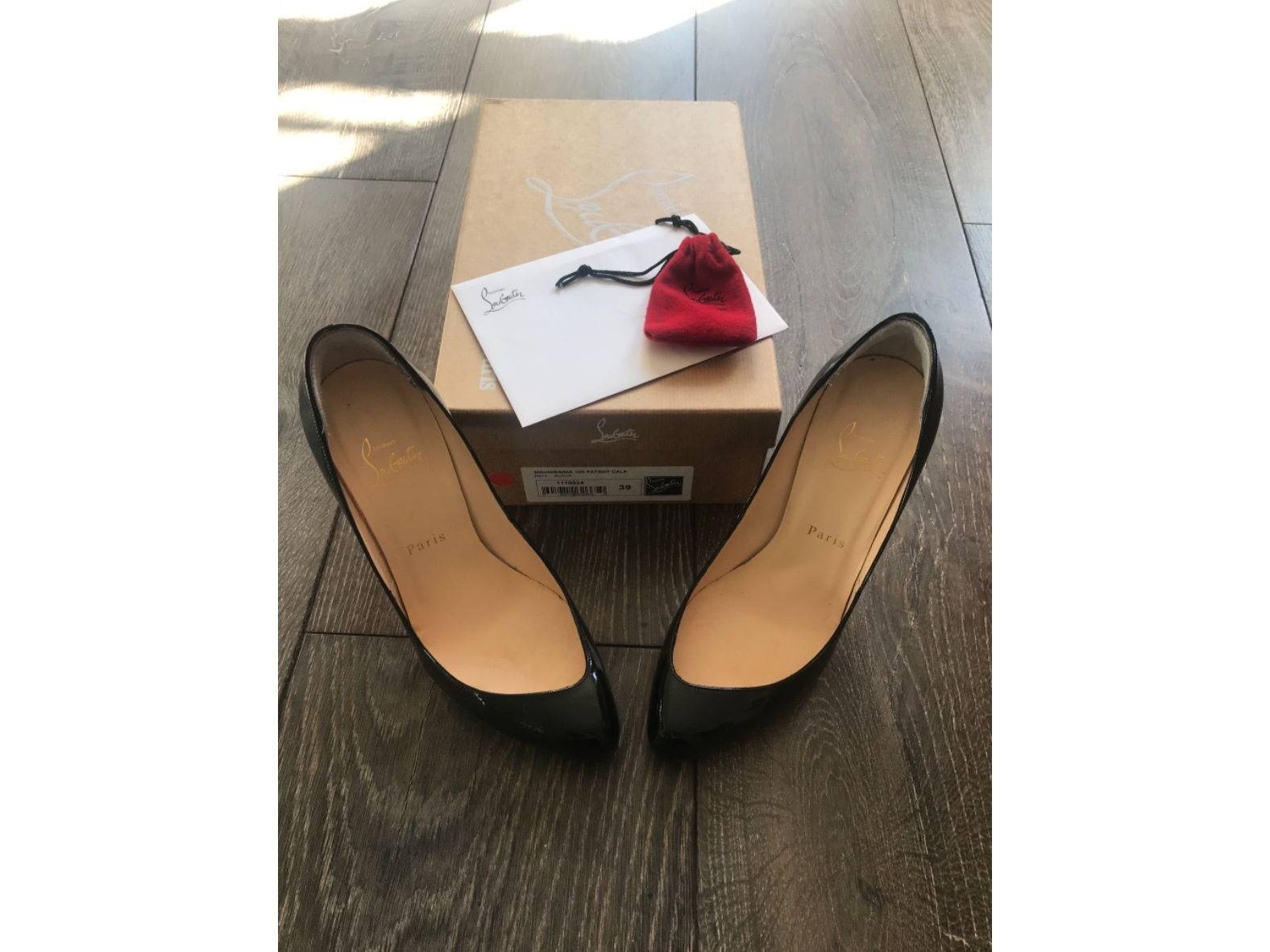 Escarpins Louboutin noirs vernis T 39