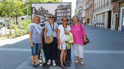 Propose la visite d’Amiens avec un ami