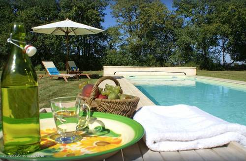 Loue demeure de charme avec tennis et grande piscine chauffée - 13 couchages - Malicorne (89)