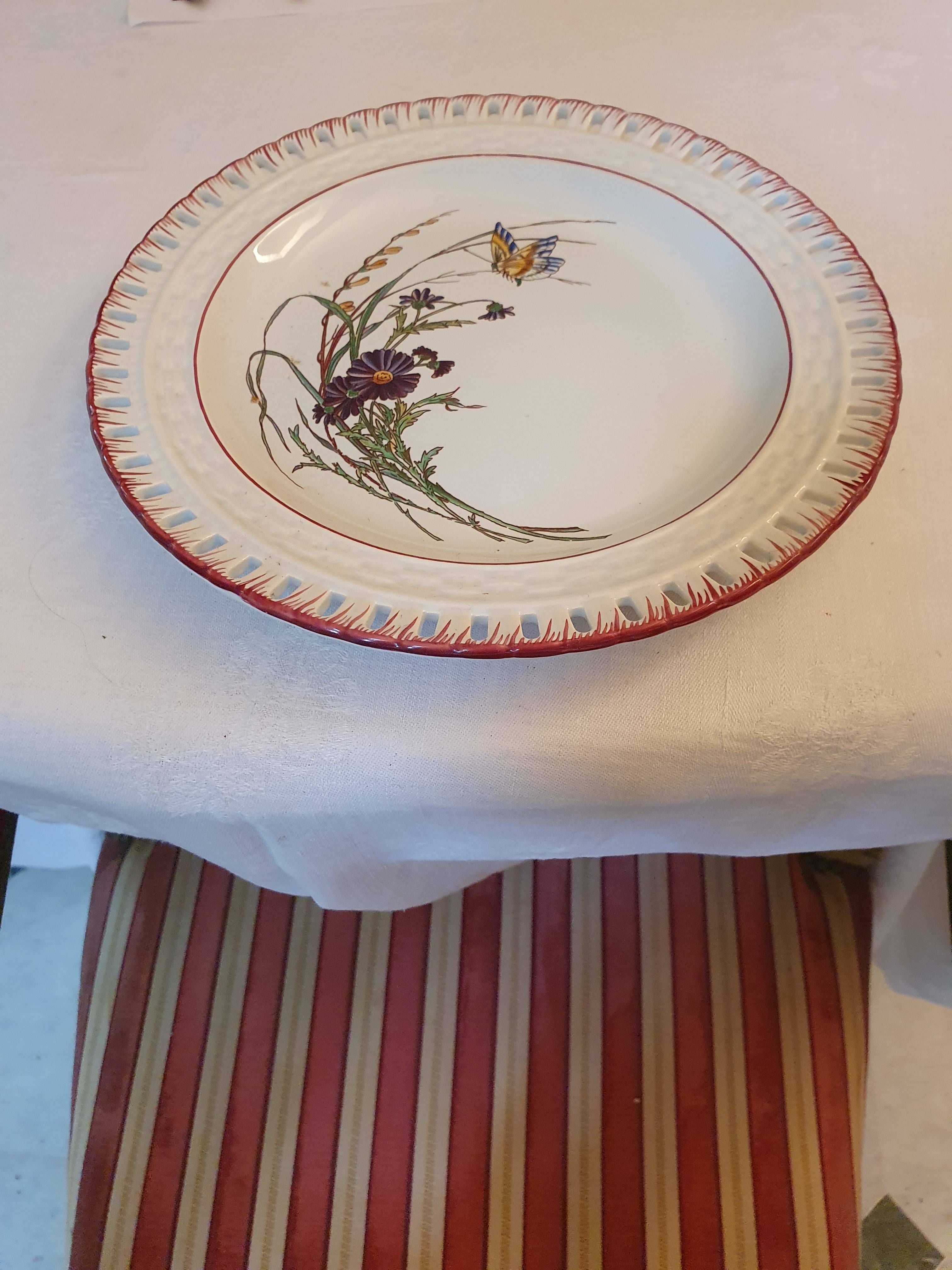 Plat rond dentelé à décor "Papillon " Sarreguemines