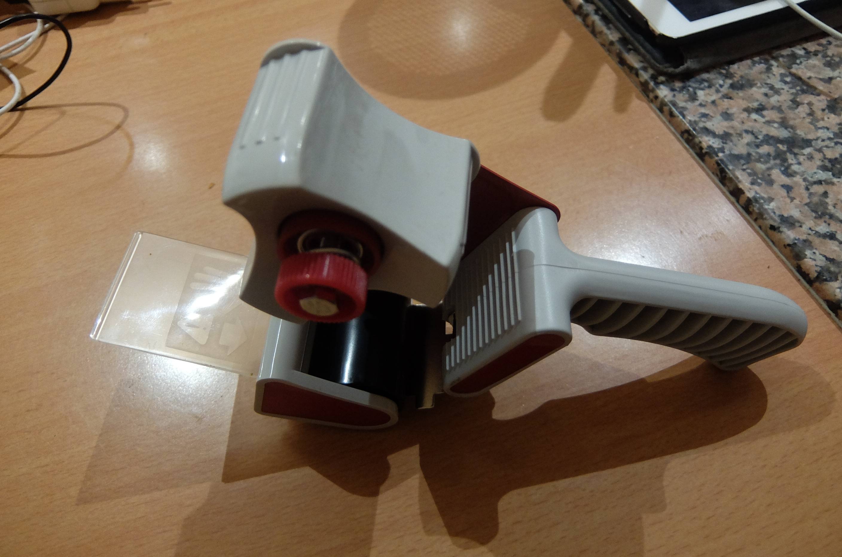 Derouleur pour scotch adhésif