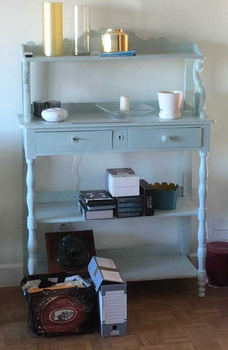 Vends desserte en chêne réchampie vert céladon