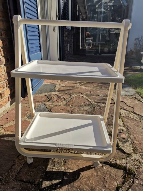 Vends Desserte en plastique blanc