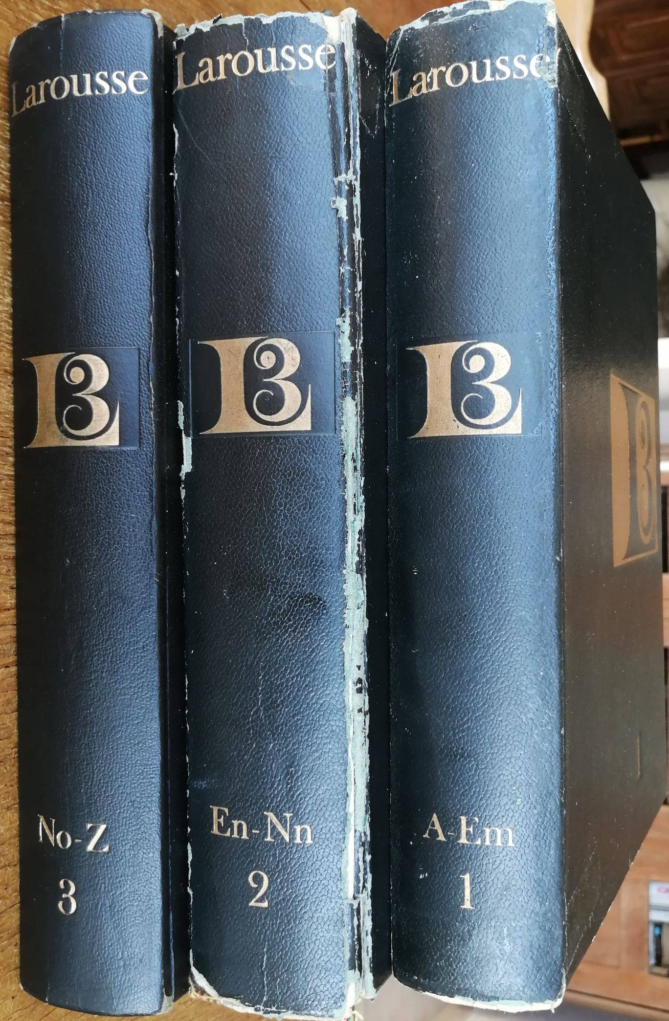 Dictionnaire Larousse couleur en 3 volumes 29,7X24,2X5,1 cm. Vintage 1965