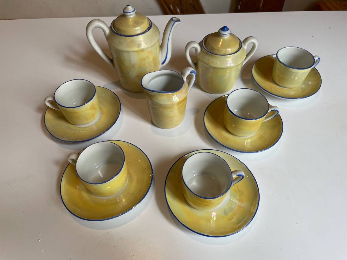 Lot Dînettes Anciennes - Cafetières, Tasses, Assiettes Dépareillées - Occasion