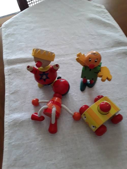 Divers jeux en bois premier âge
