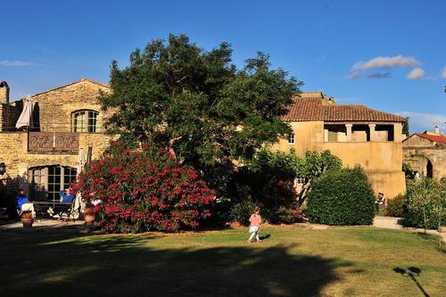 Propose Domaine des Escaunes : un cadre bucolique et enchanteur pour mariage, fête de famille …