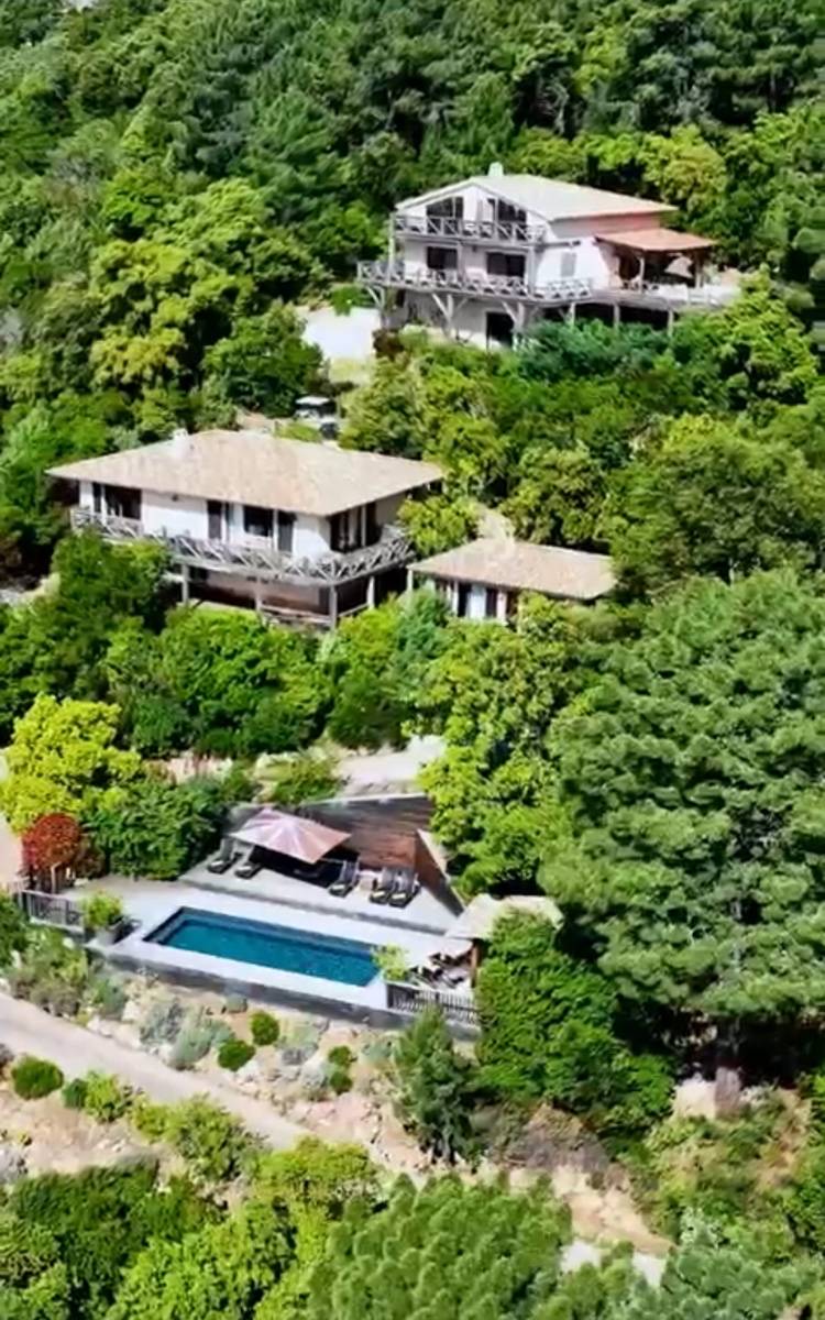 Loue villa exceptionnelle entre mer et montagne - 16 couchages