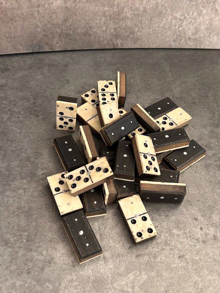 Jeu de Dominos, ancien en bois