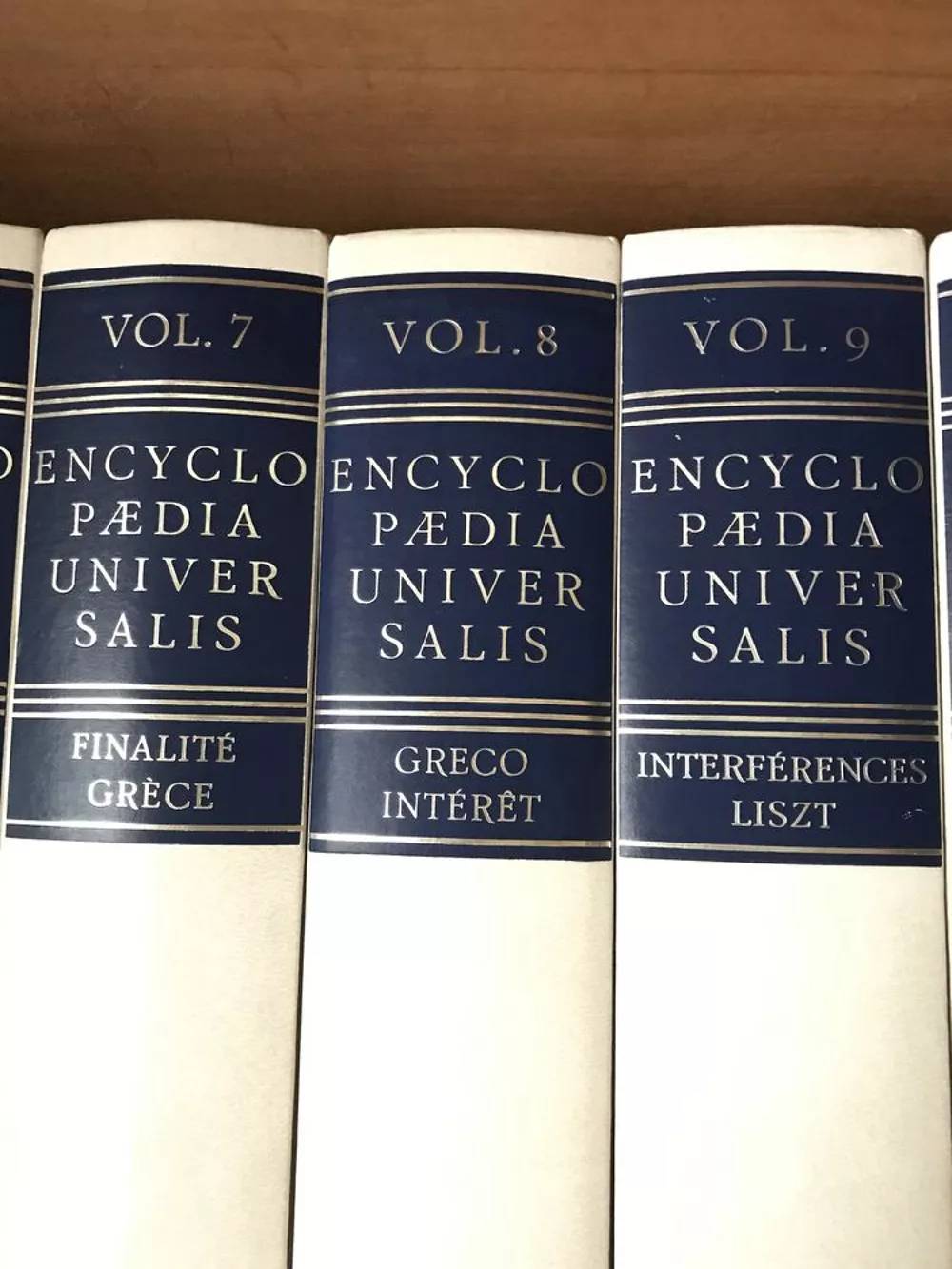 Donne Encyclopedia Universalis. Édition 2002, 28 volumes, complète