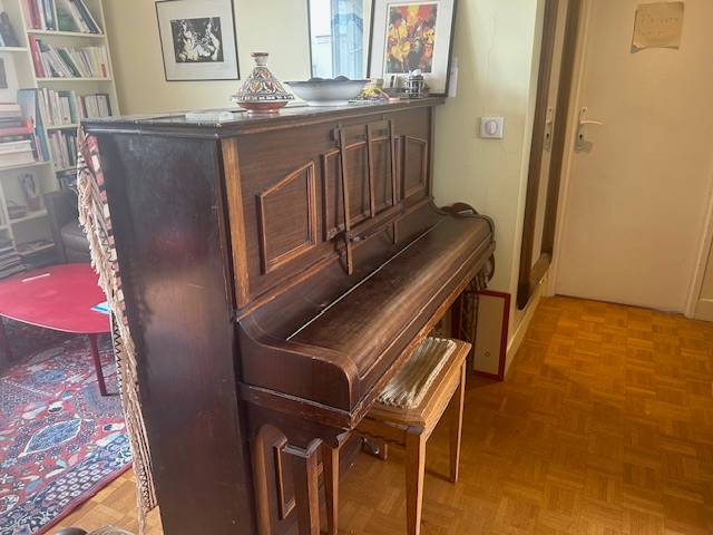 DONNE PIANO DROIT CADRE METALLIQUE