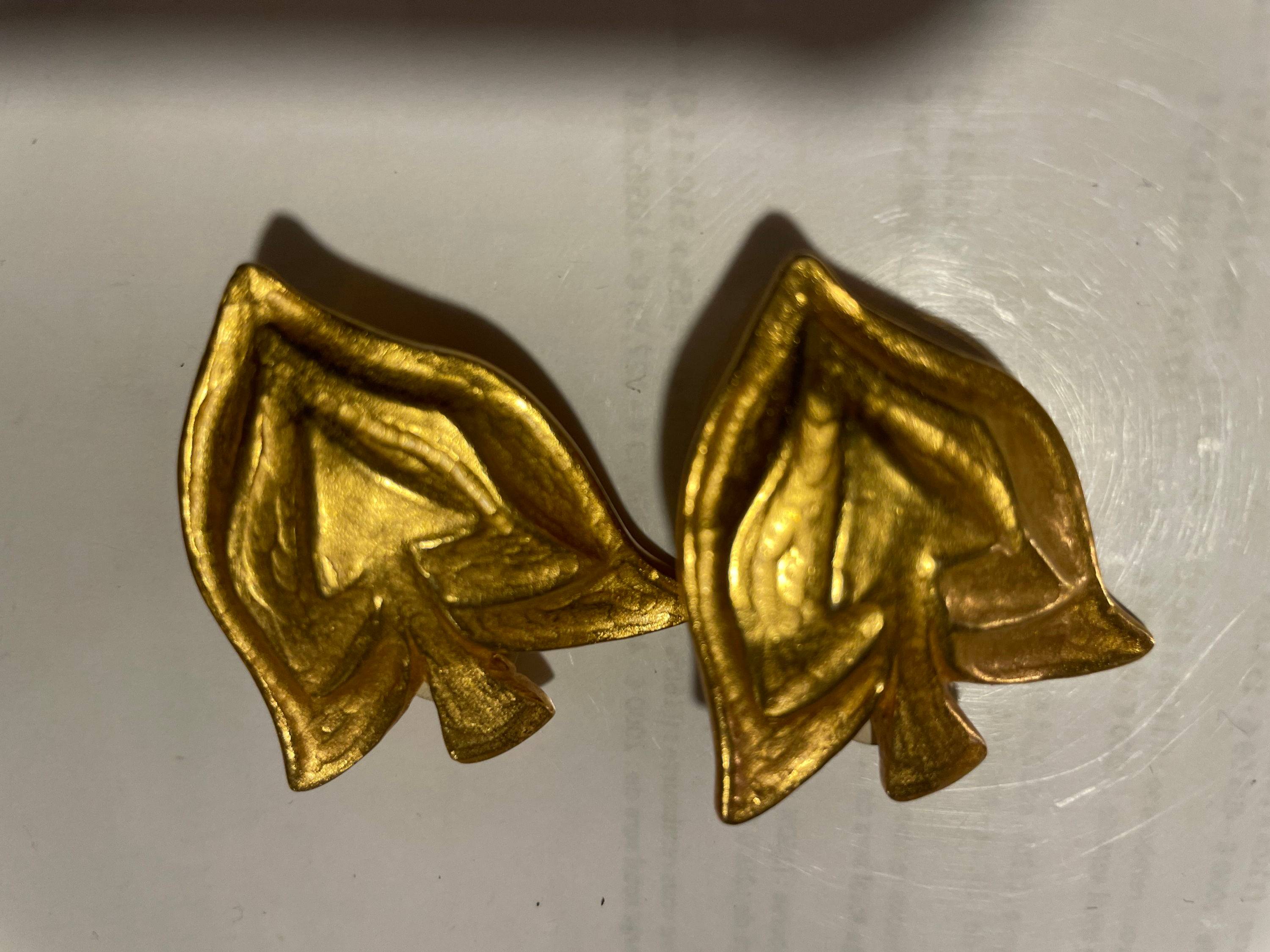 Vends boucles d’oreilles clips dorés flèche Lanvin
