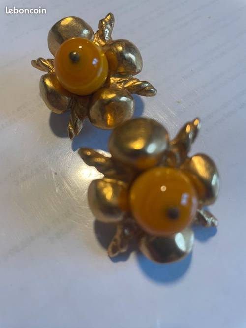 Vends clips dorés galets croissillons + perle orange Antigona