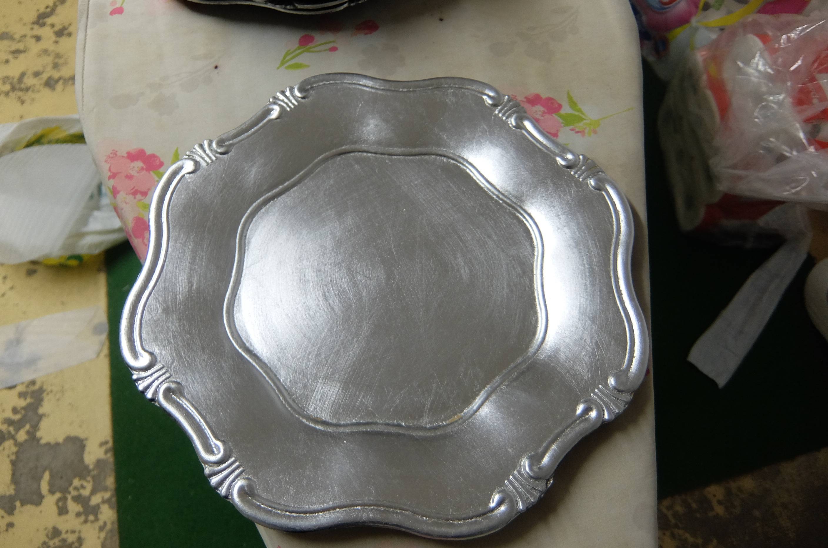 Vends lot de douze dessous d’assiettes, argent, neufs