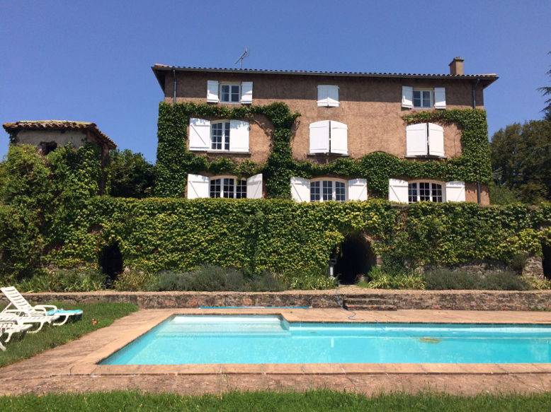 Loue Maison de famille - 15 à 18 couchages - Piscine - Combre (42)