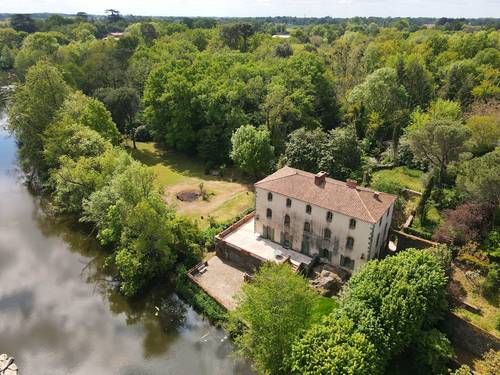 Propose à la location maison en bord de Sèvre 20 couchages