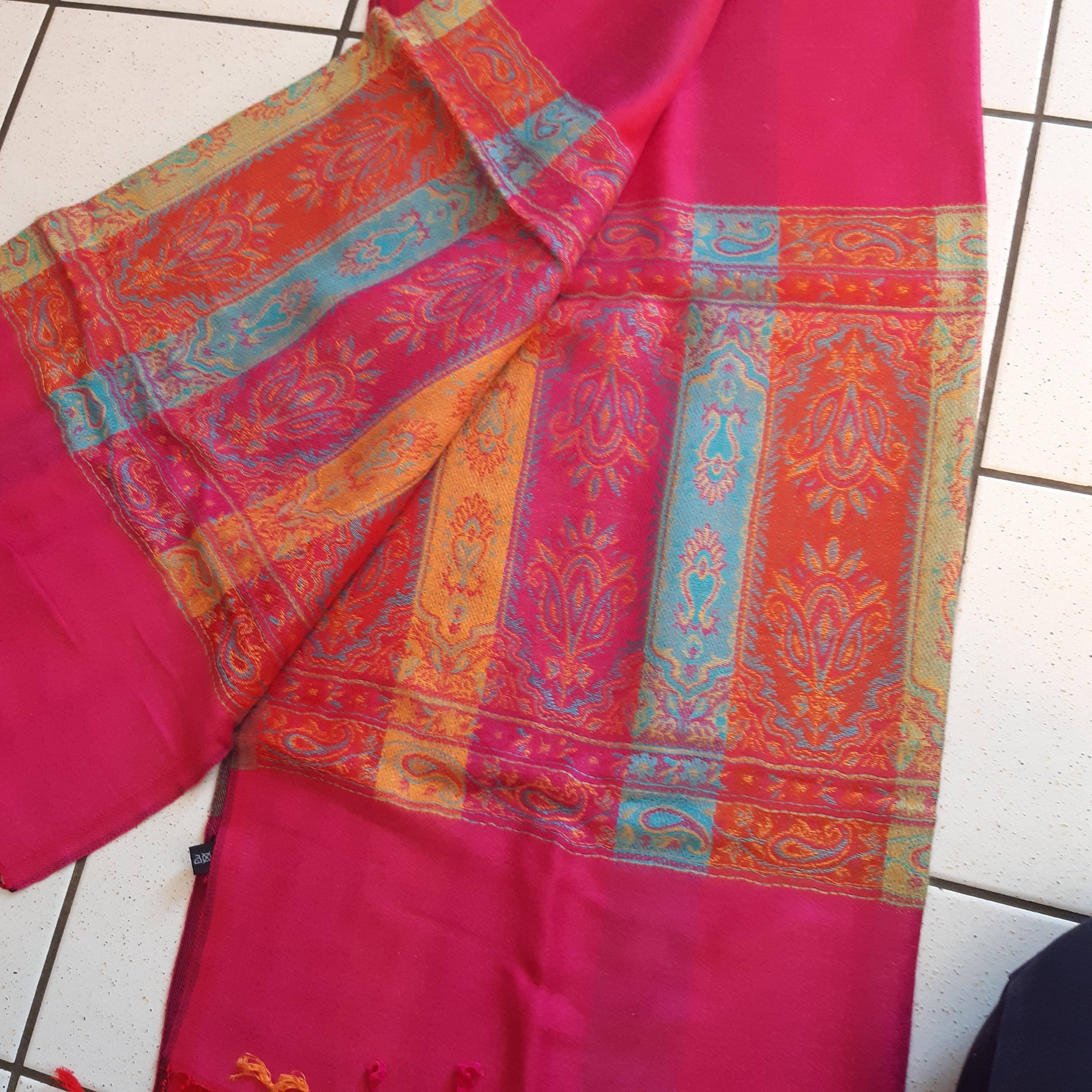 Vends écharpe rose fuchsia