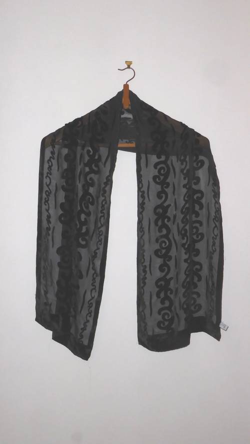 Écharpe noire en soie avec motifs en velours