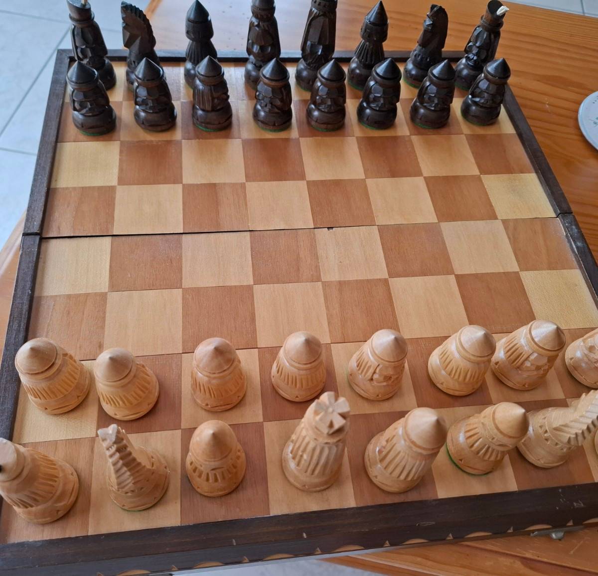 Jeu D'échecs En Bois Sculpté Médiéval – Fabrication Espagne (Tolède)