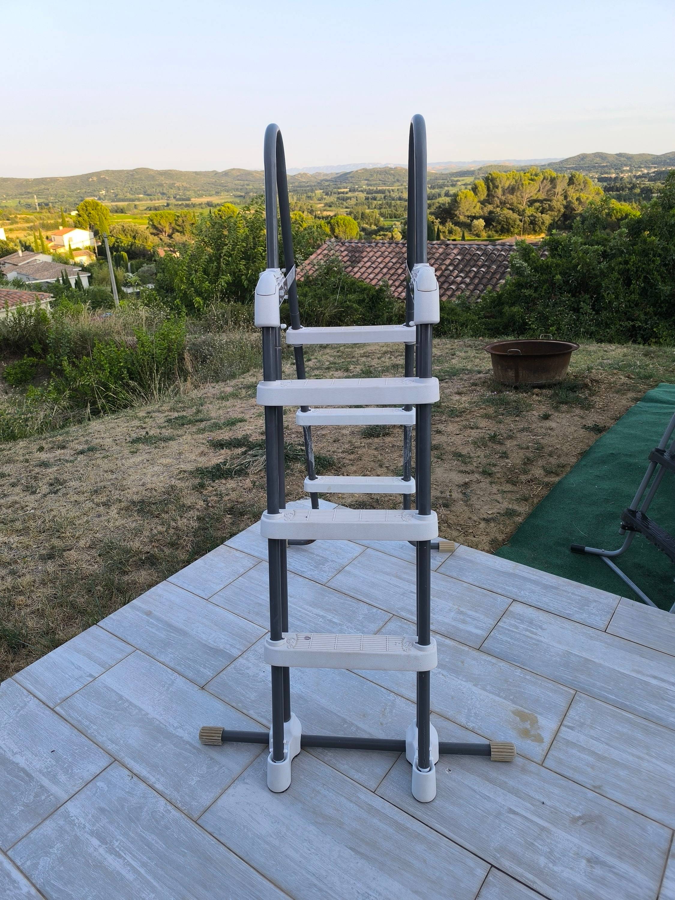 Échelle pour piscine hors sol