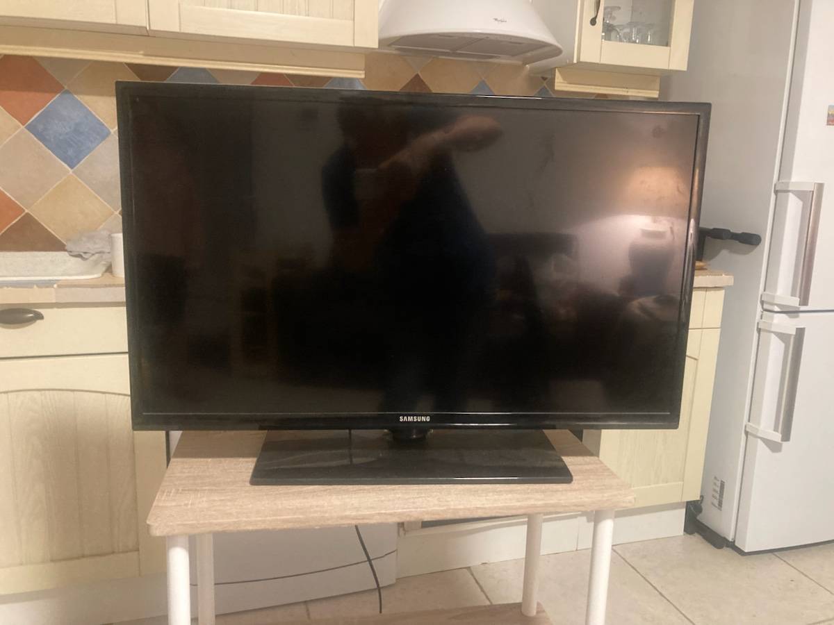 Écran télé Samsung 70x40
