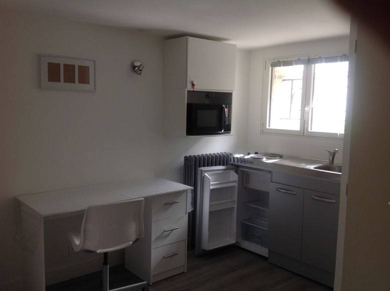 Loue studio dans maison de famille- 17m²