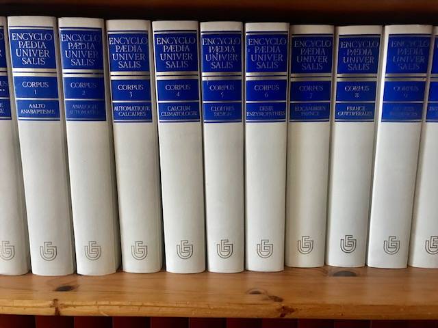 Vends encyclopédie Universalis en 18 volumes