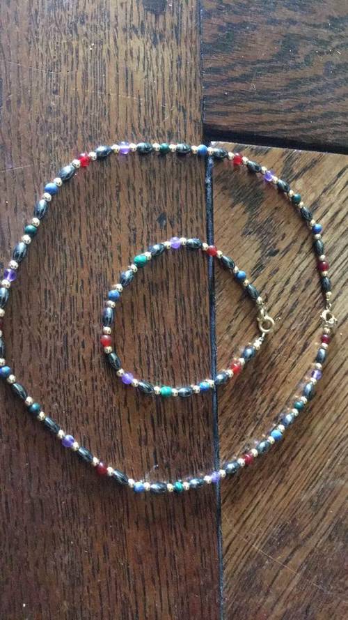 Vends ensemble (neuf) collier bracelet distingué et discret