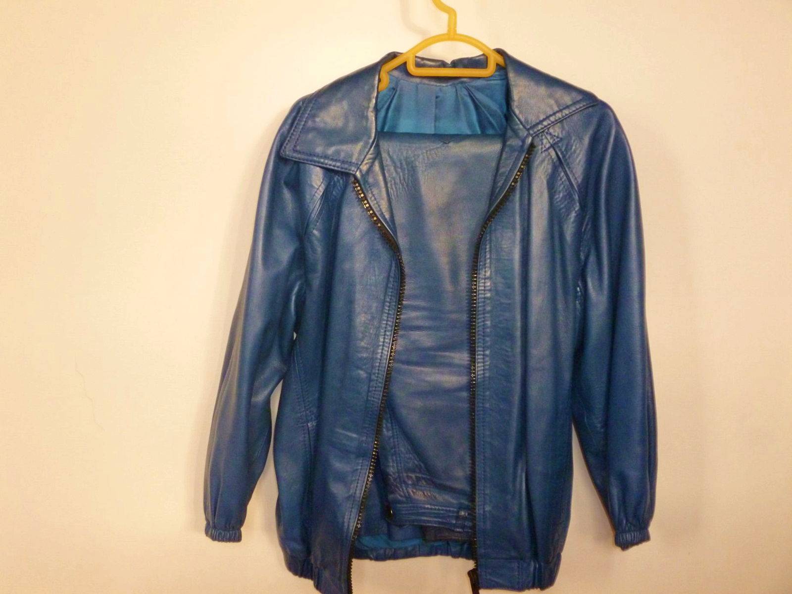 Ensemble femme pantalon +blouson en cuir taille 36