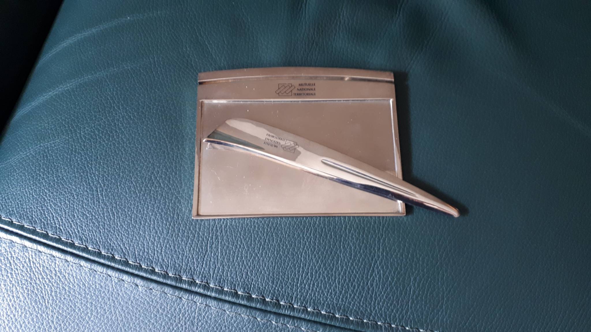 ENSEMBLE BLOC NOTES ET COUPE PAPIER