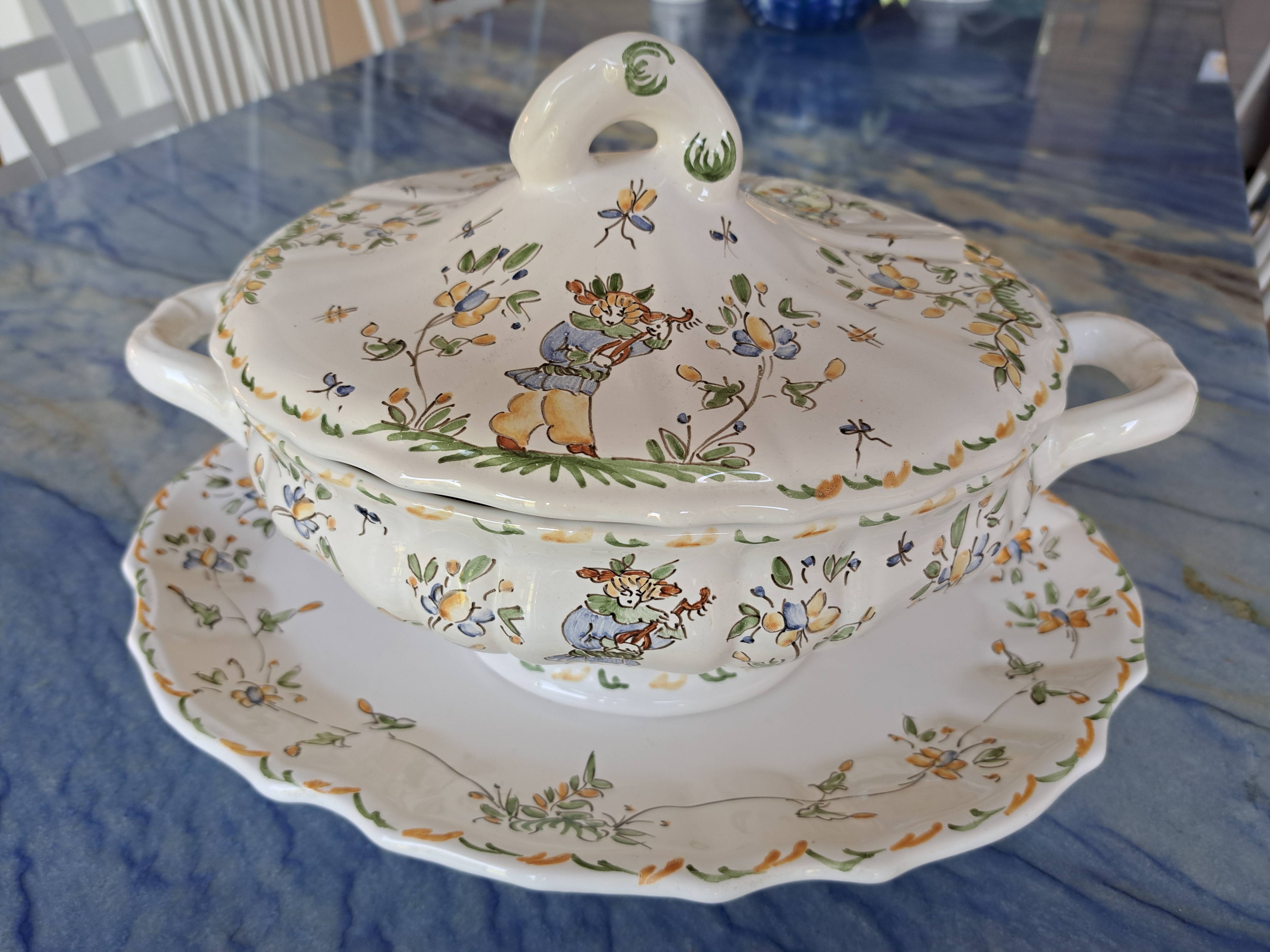 Ensemble Soupière + Plat en faïence de Moustiers