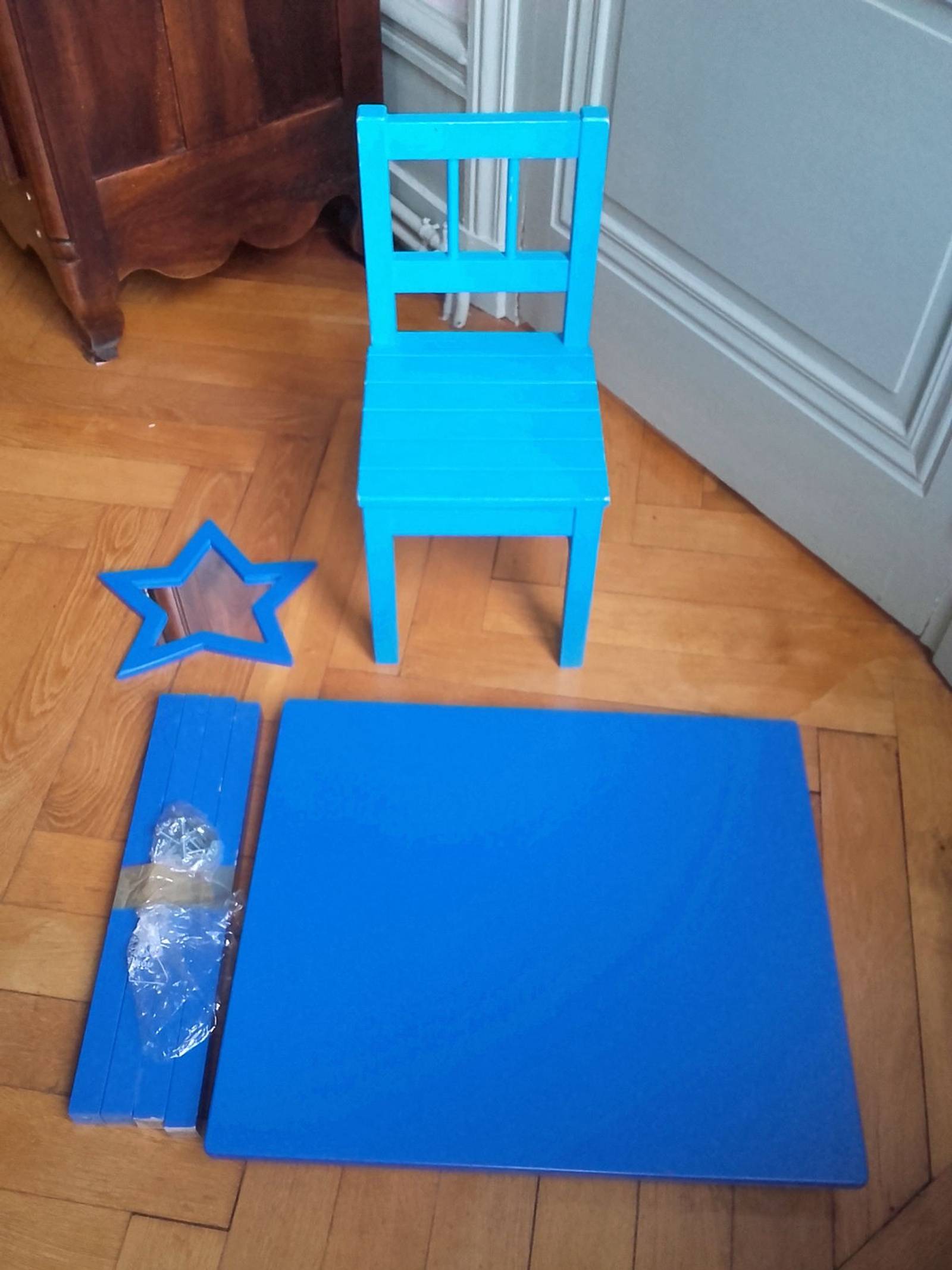 Ensemble Table Chaise Miroir Pour Enfant Ikea En Bois Bleu Sur Gens De Confiance Ensemble Table Chaise Miroir Pour Enfant Ikea En Bois Bleu Sur Gens De Confiance