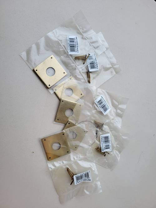 Vends 5 entrées serrures percées 14mm 40x40x2 LPV BOC laiton