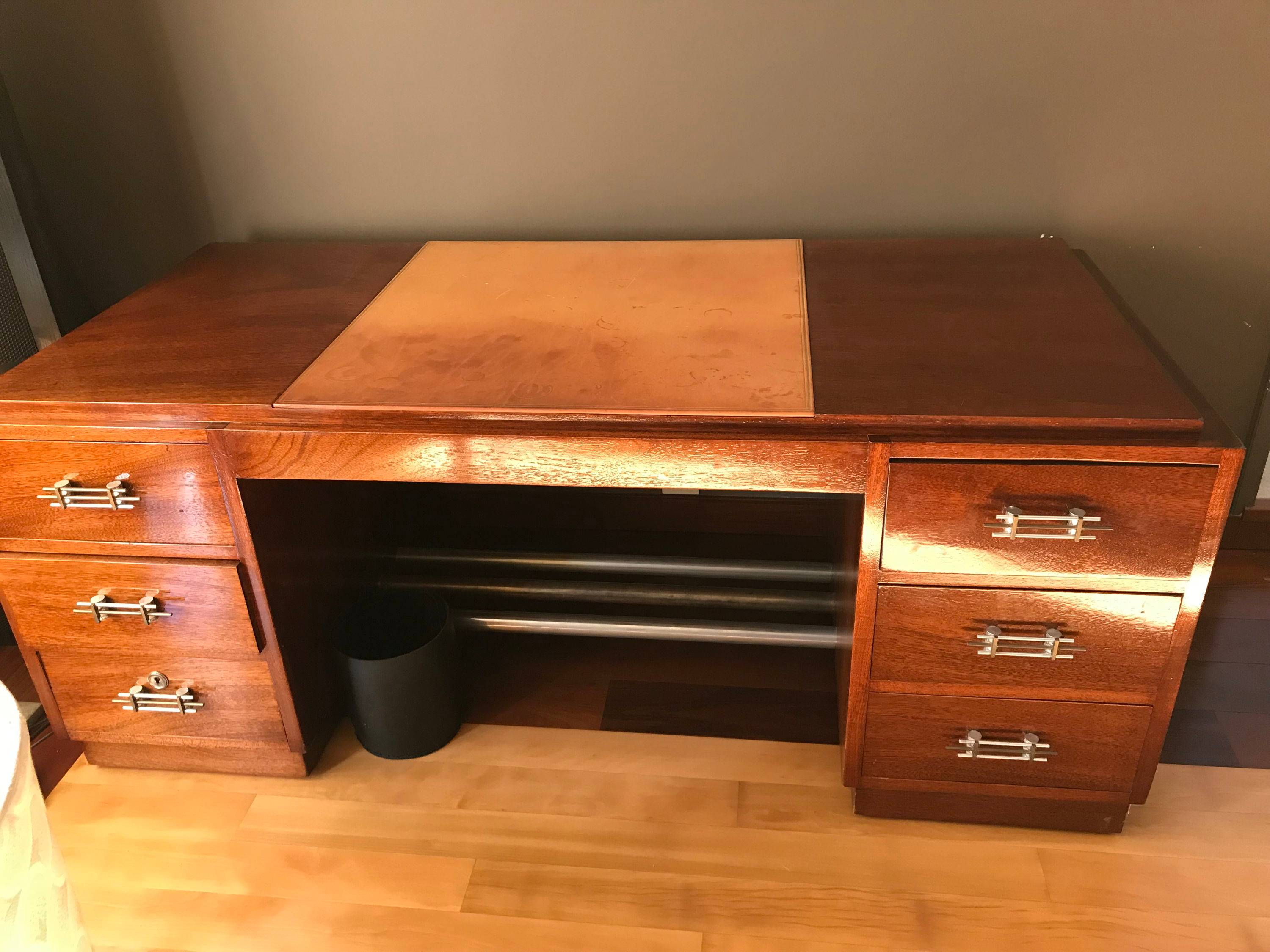 Vends bureau années 30-40 tous faces