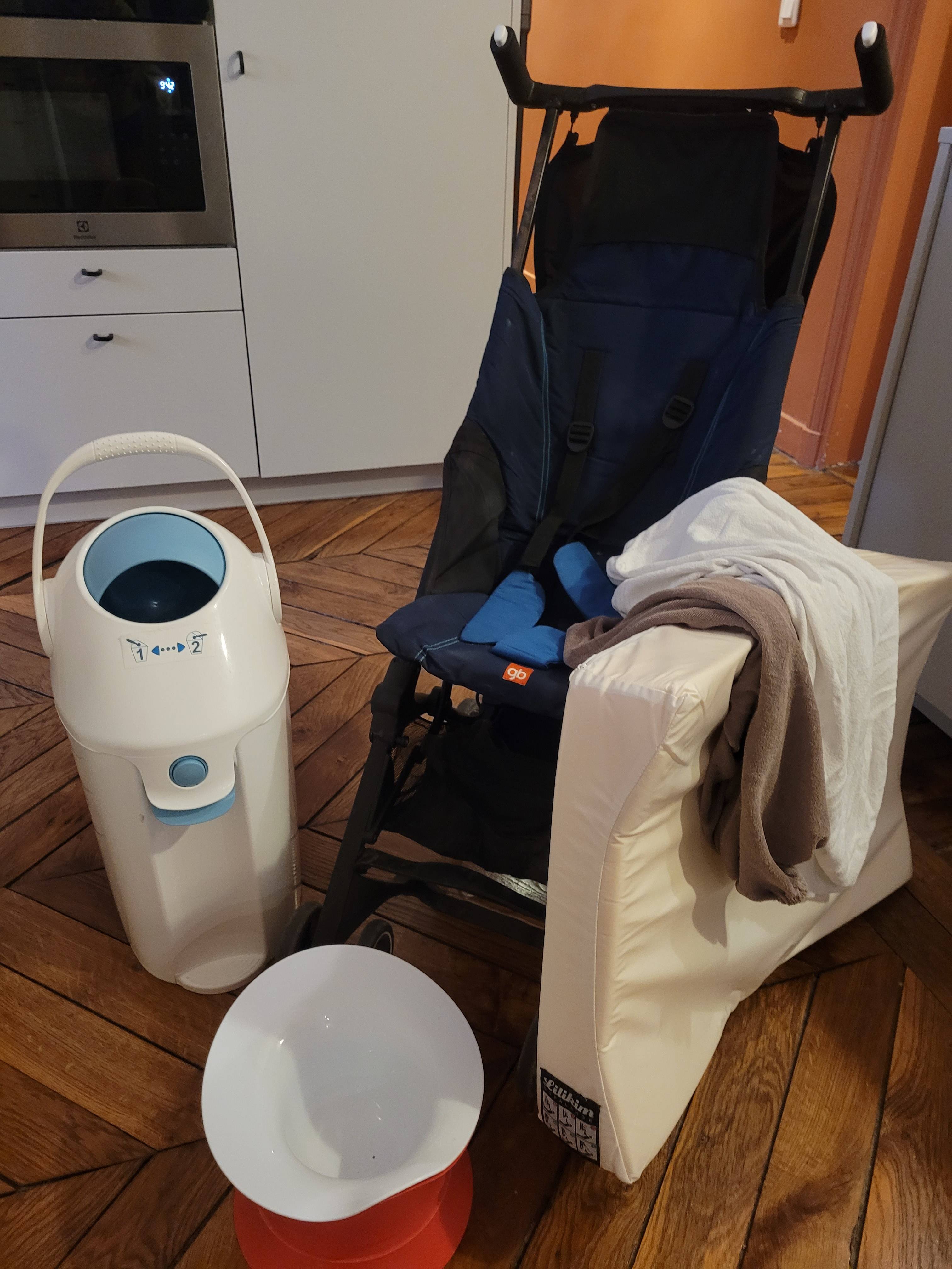 Lot équipement bébé Poussette GB, matelas Lilikim et housses, pot et