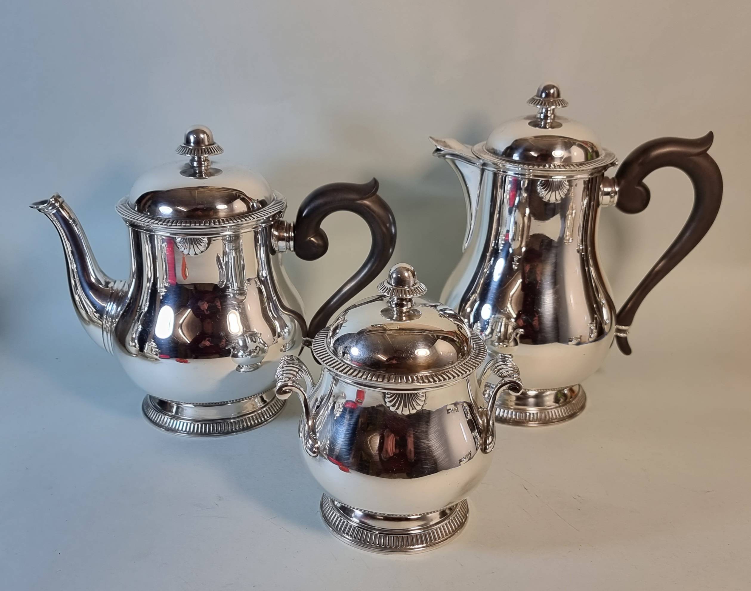 Ercuis l gant service Th Et Caf En M tal Argent Dans Le Go t Du ercuis-l-gant-service-th-et-caf-en-m-tal-argent-dans-le-go-t-du