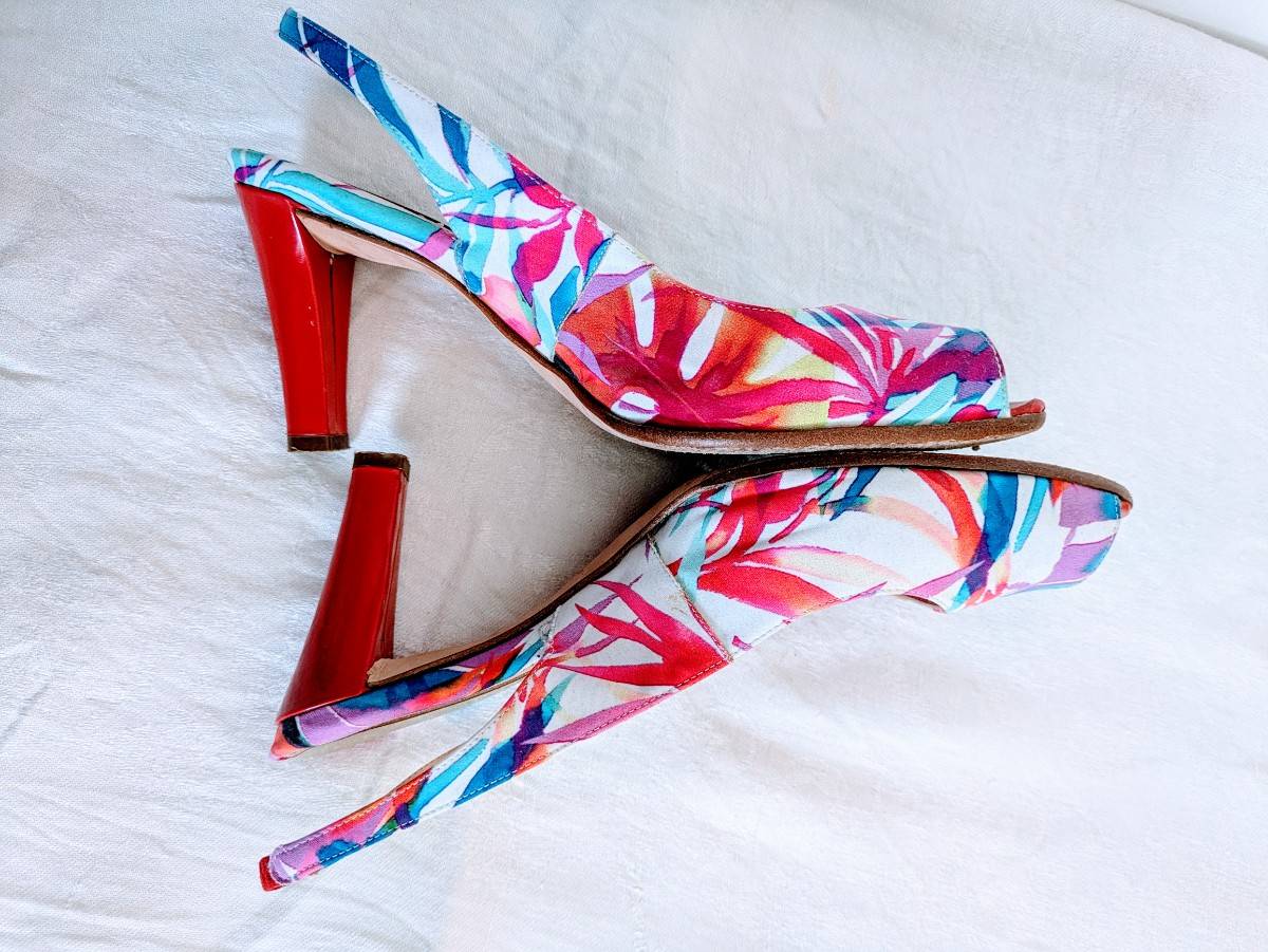 Vends escarpins sling back vernis fleurs - Pointure 37