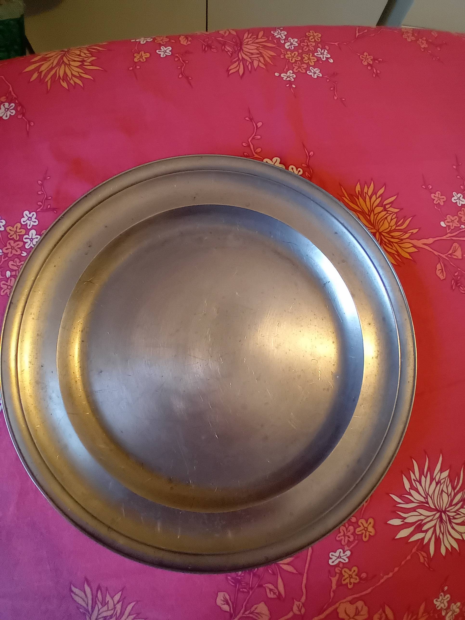 Vends plat en étain massif