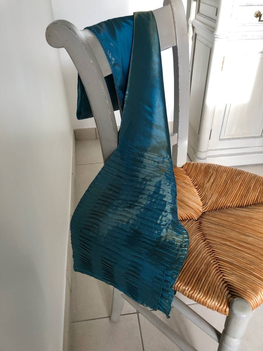 Étole turquoise satinée