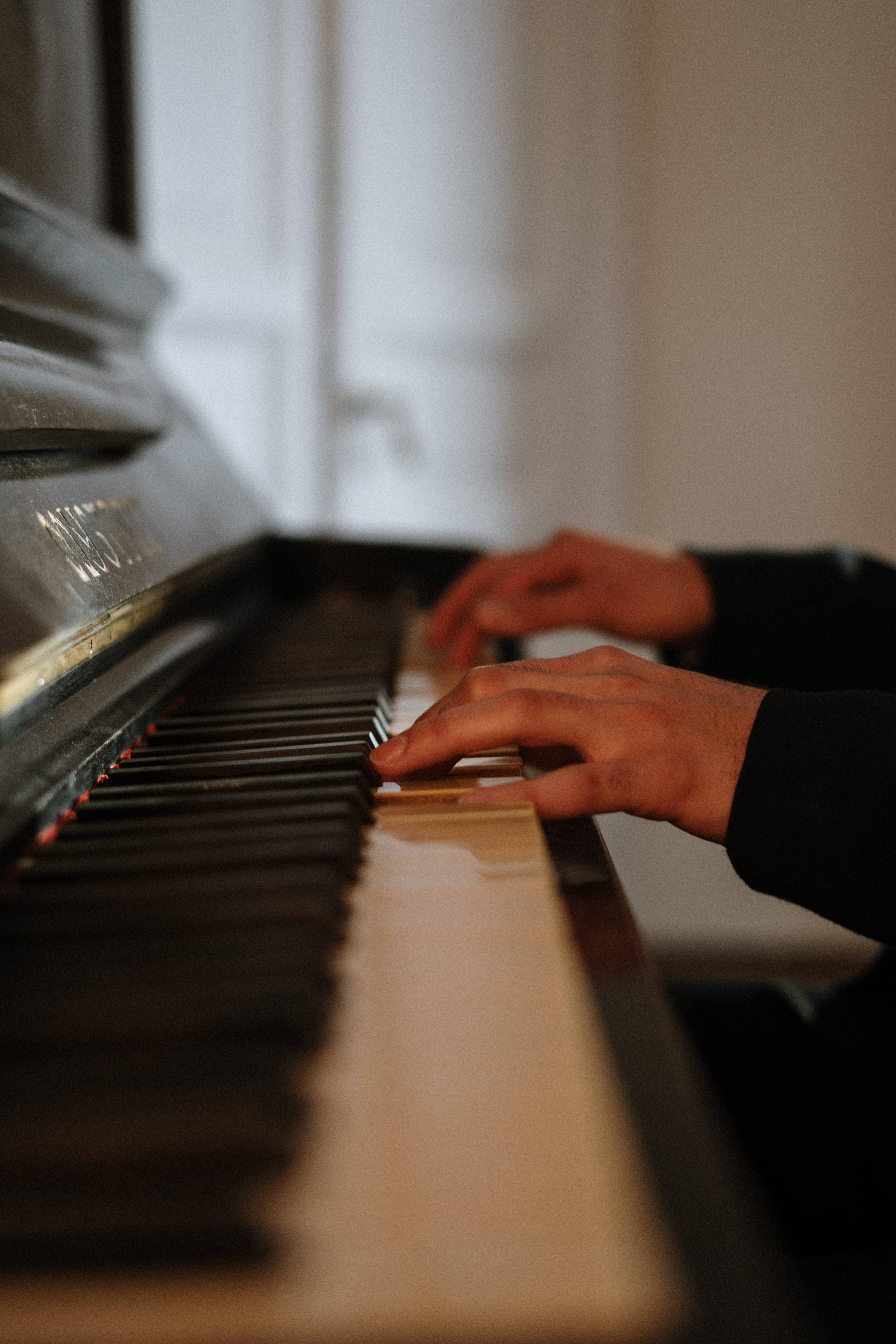 Etudiante en droit propose des cours de piano (et solfège) pour débutants