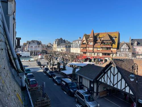 Vends - Deauville - Place du Marché - Rue Breney - Grand studio à rénover de 25,28m² Carrez