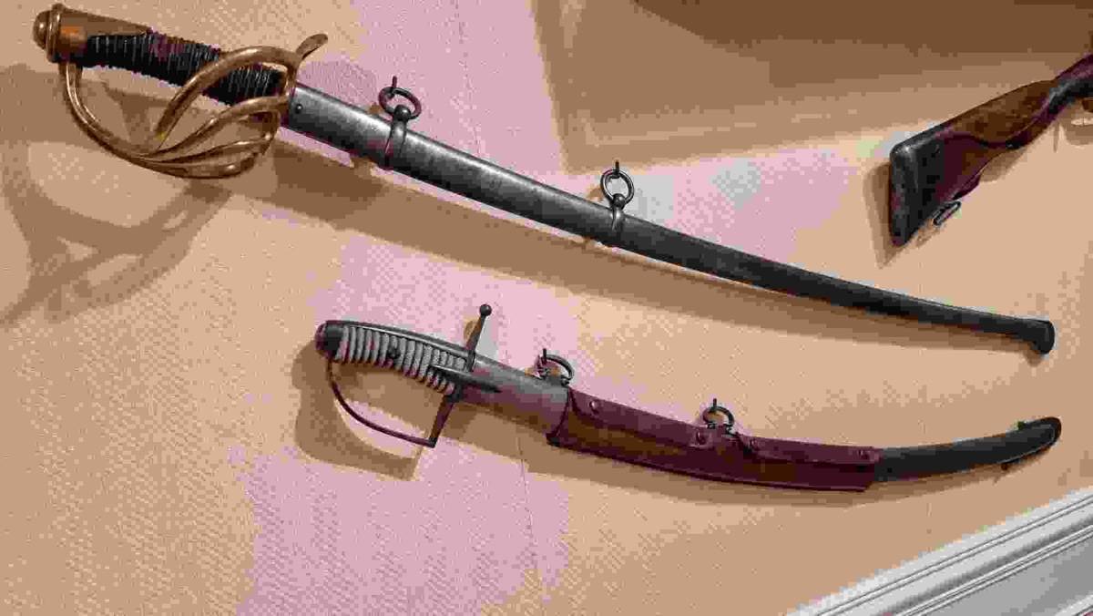 Propose Expertise de vos armes anciennes et objets militaires