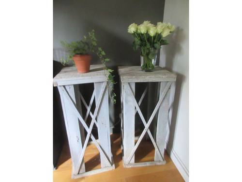 Vends 2 sellettes/ tables d’appoint anciennes patinées/Loft/TBE