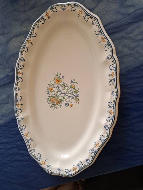Plat en faïence de Gien décors "Moustier à la Grenade"