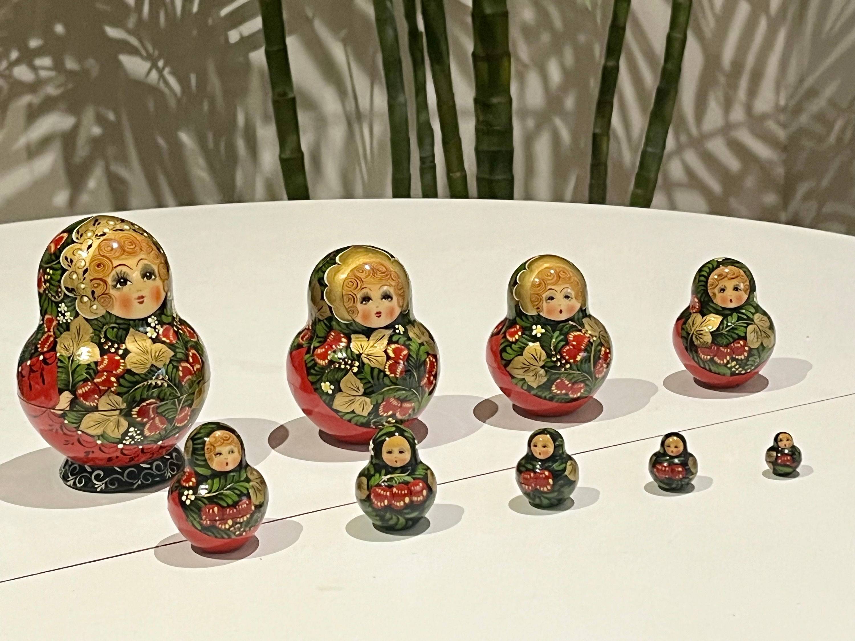Vends famille de poupées russes - matriochkas - Russie/Ukraine - excellent état