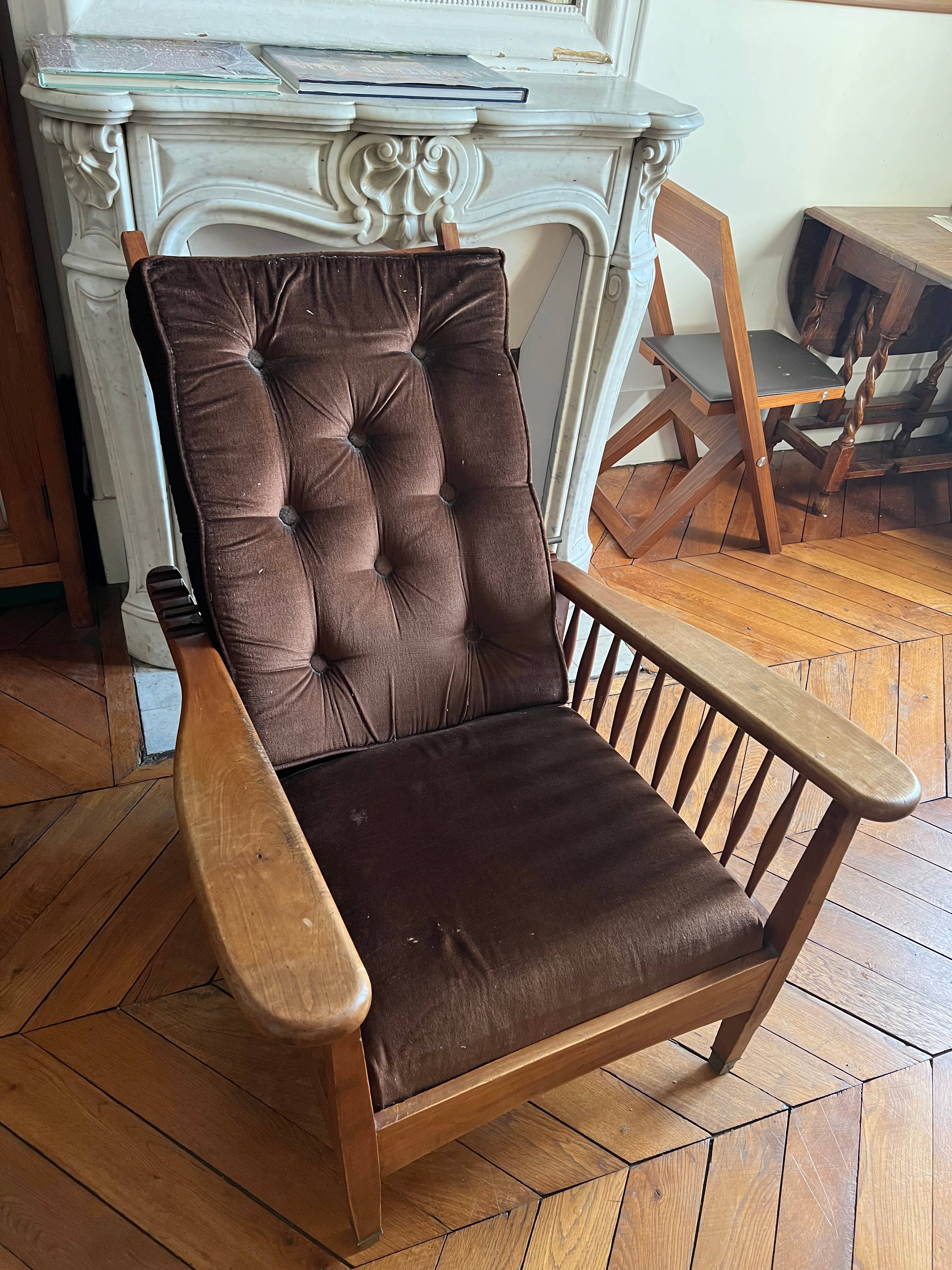 Fauteuil en bois très ancien et très solide