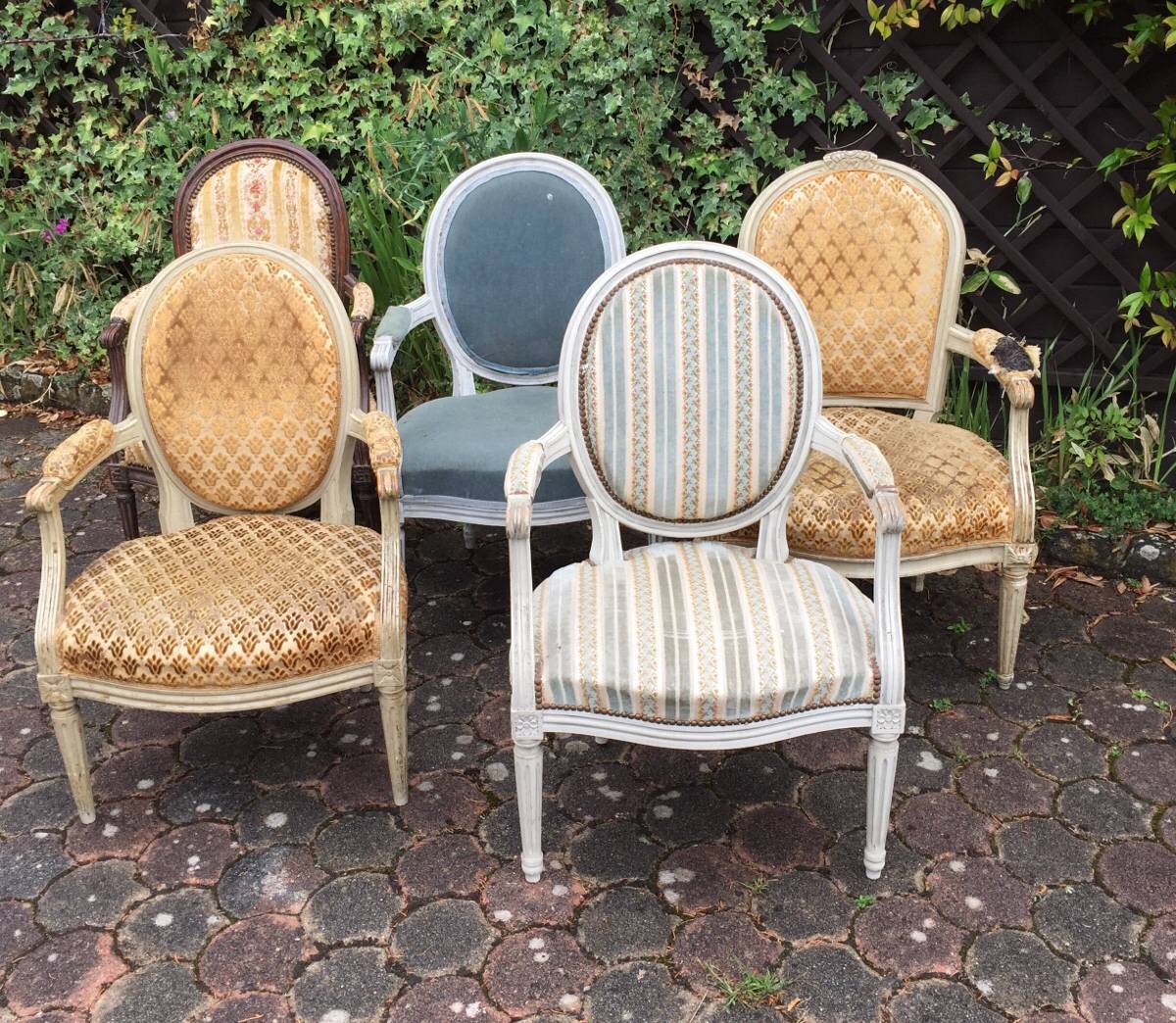 Paire De Fauteuils Cabriolet Bérangère Type Marly - Rénovés - Tissu Gris Et Hêtre