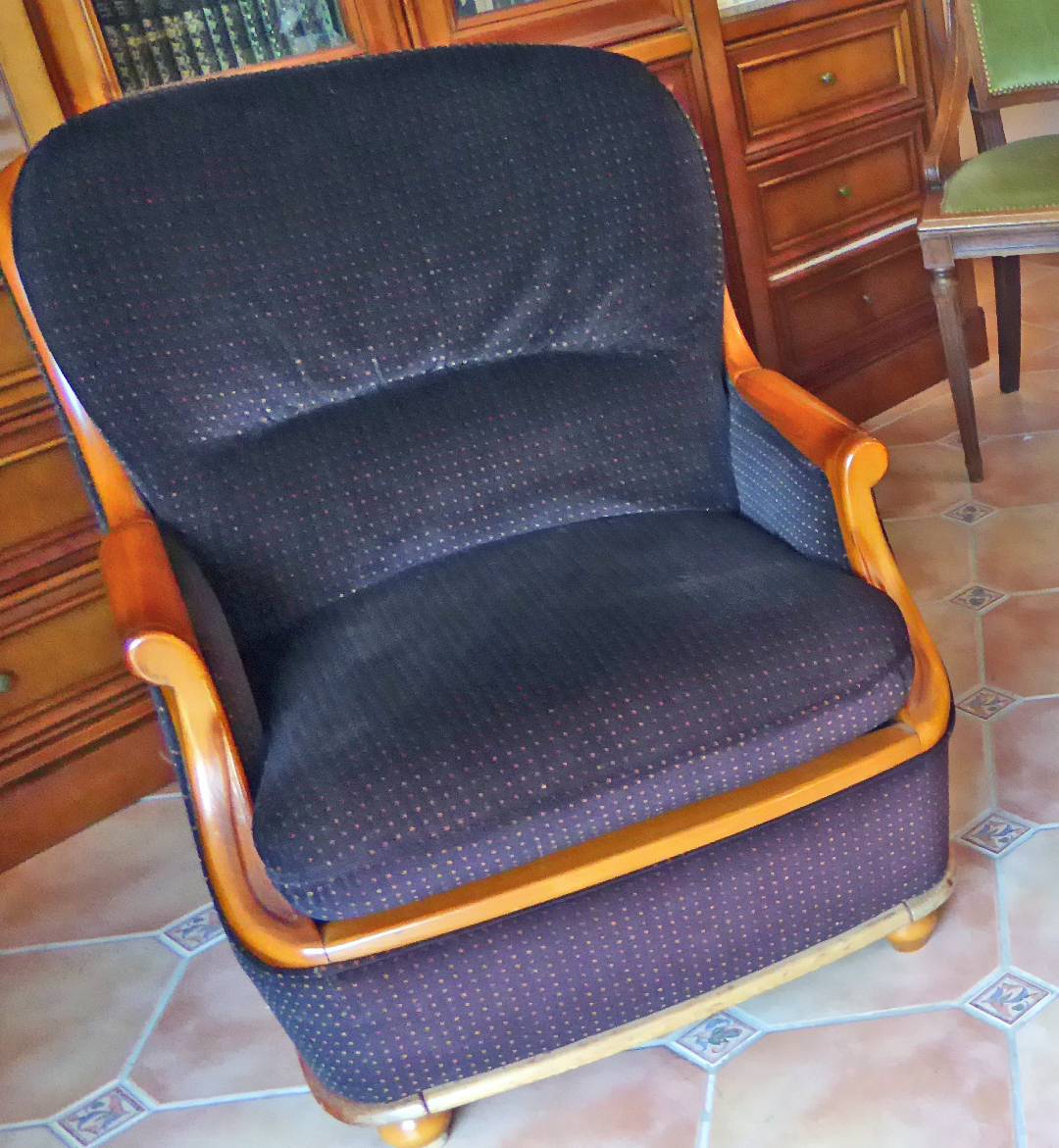 Fauteuil. Châssis merisier et velours, années 90- Non Fumeur- Coussins amovibles et déhoussables