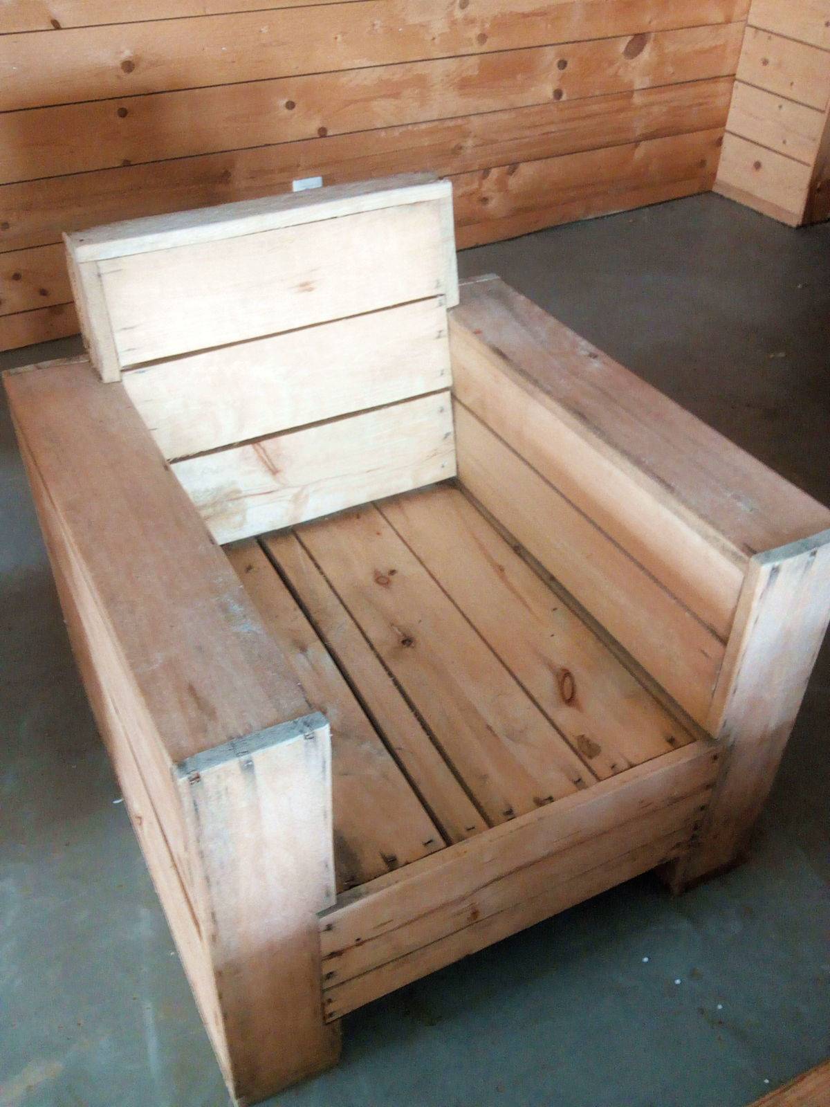 Fauteuil en bois type palette