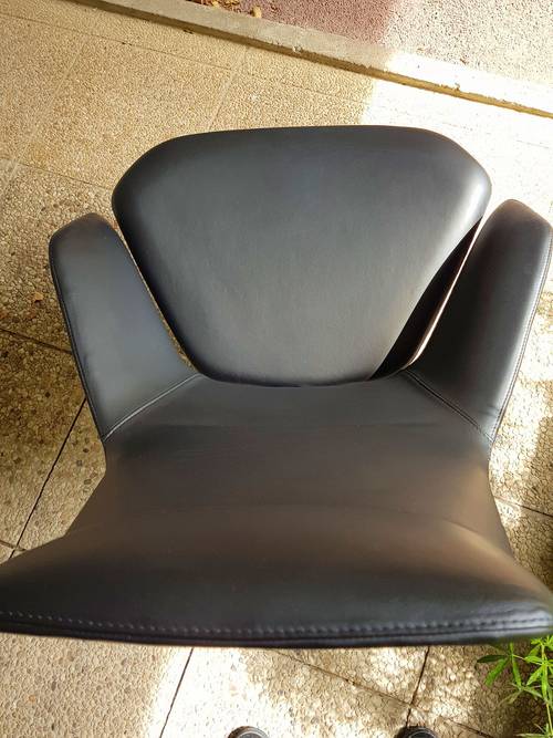 Fauteuil ASTON en cuir